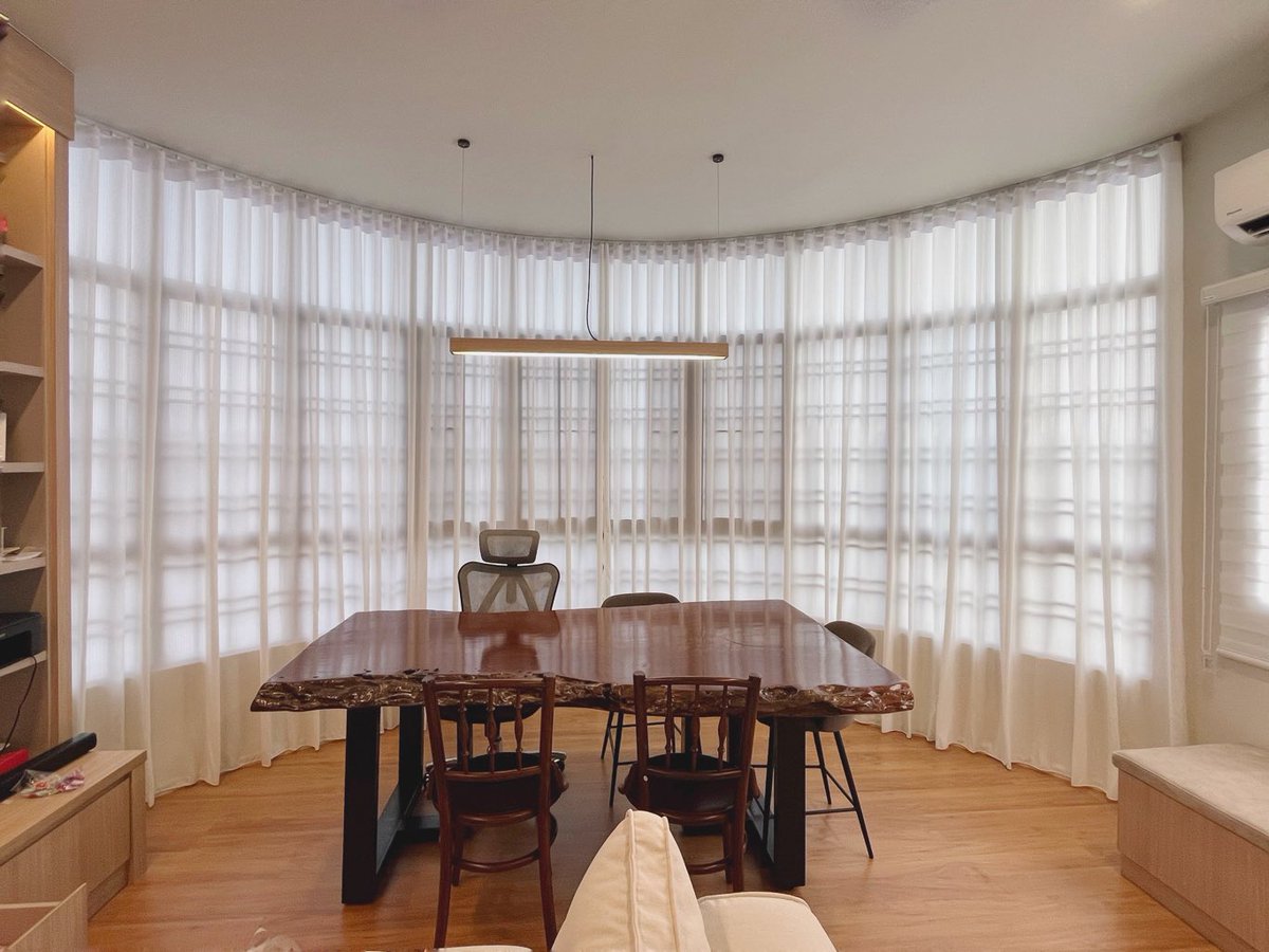 mrcurtainmy's tweet image. Transformed a curve room's big window with stylish ripple fold sheers &amp;amp; added sleek zebra blinds for privacy in the small window. #HomeOffice #WindowDesign 🌟