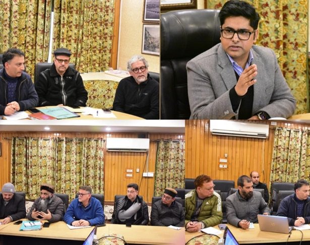 Commissioner SMC reviews IT Projects & Municipal e-Services @owais_ias @SMC_Srinagar crosstownnews.in/post/98435/com…