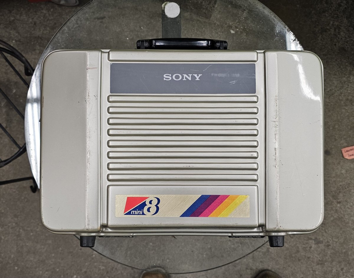 OddballLion's tweet photo. Gonna share some of the spiffy finds I come across at work from time to time. Also, paging @Hossinfeffa

RummageFind~🦝 https://t.co/6rDSQJf2xG