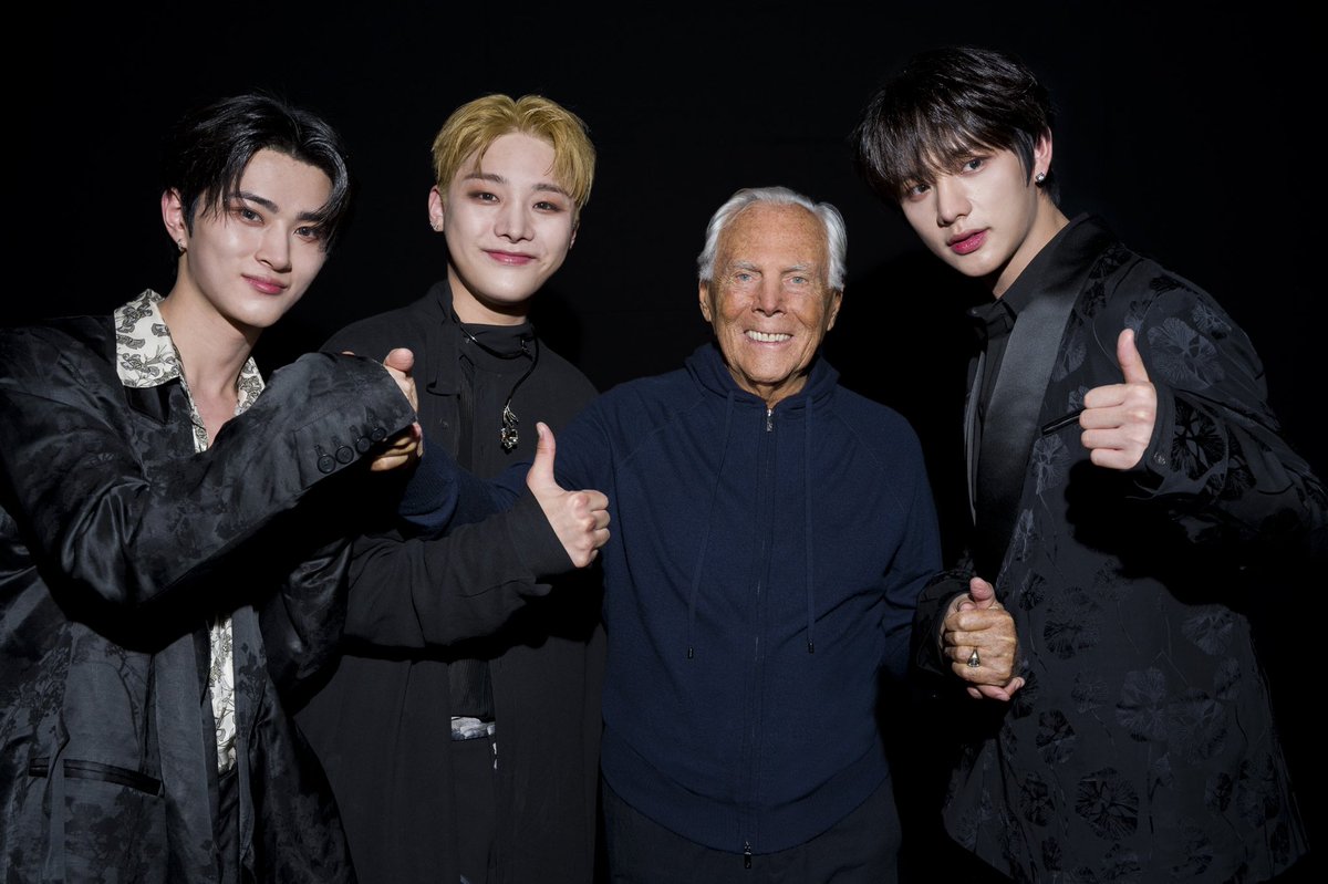 XODIACOfficial's tweet photo. [📸] 

Thank you for inviting us to the Emporio Armani FW24 show. Our honor to meet Mr. Armani and this trip brought us a special and unforgettable memory. Grazie! 

#XODIAC #소디엑
#LEX #렉스 #SING #씽 #LEO #리오
#EmporioArmani #MilanFashionWeek #MFW #FW24 https://t.co/hXDqxy8f2u