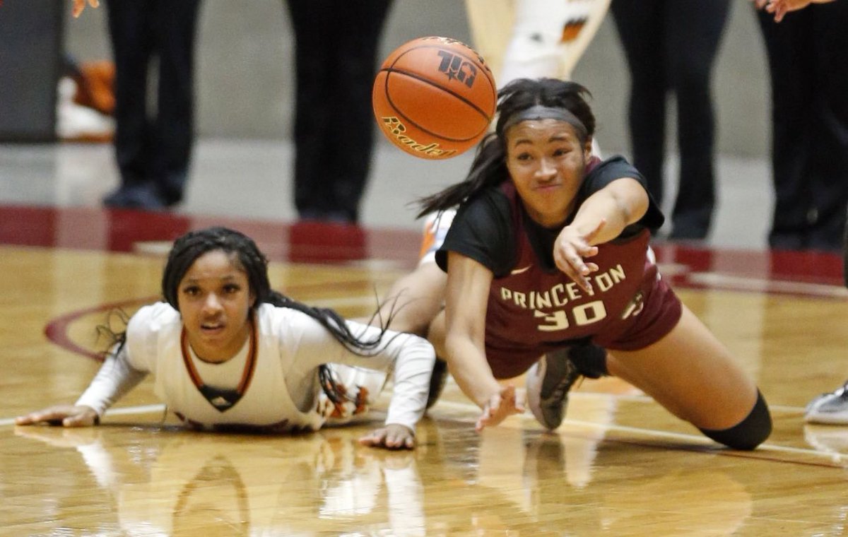 THE LADY PANTHERS WIN THE REGIONAL SEMIFINAL‼️

Another defensive battle… but we came out on 🔝

See y’all tomorrow for the Regional Final. 12 p.m. sharp😏

#UnfinishedBusiness 
#PantherNation