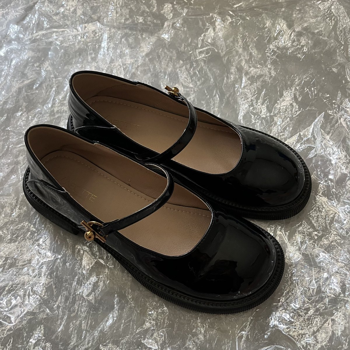 รองเท้า #labottebkk #labottebkkส่งต่อ รุ่น The Classic Jane Used✨ไม่มีตำหนิ Color: Black Size: 40 (39-40ใส่ได้)
💥💥ส่งต่อ 500 (from 990)💥💥 #ส่งต่อเสื้อผ้า #ส่งต่อรองเท้า #รองเท้าmarryjane #ส่งต่อรองเท้ามือสอง #ส่งต่อรองเท้าส้นสูง #labotte