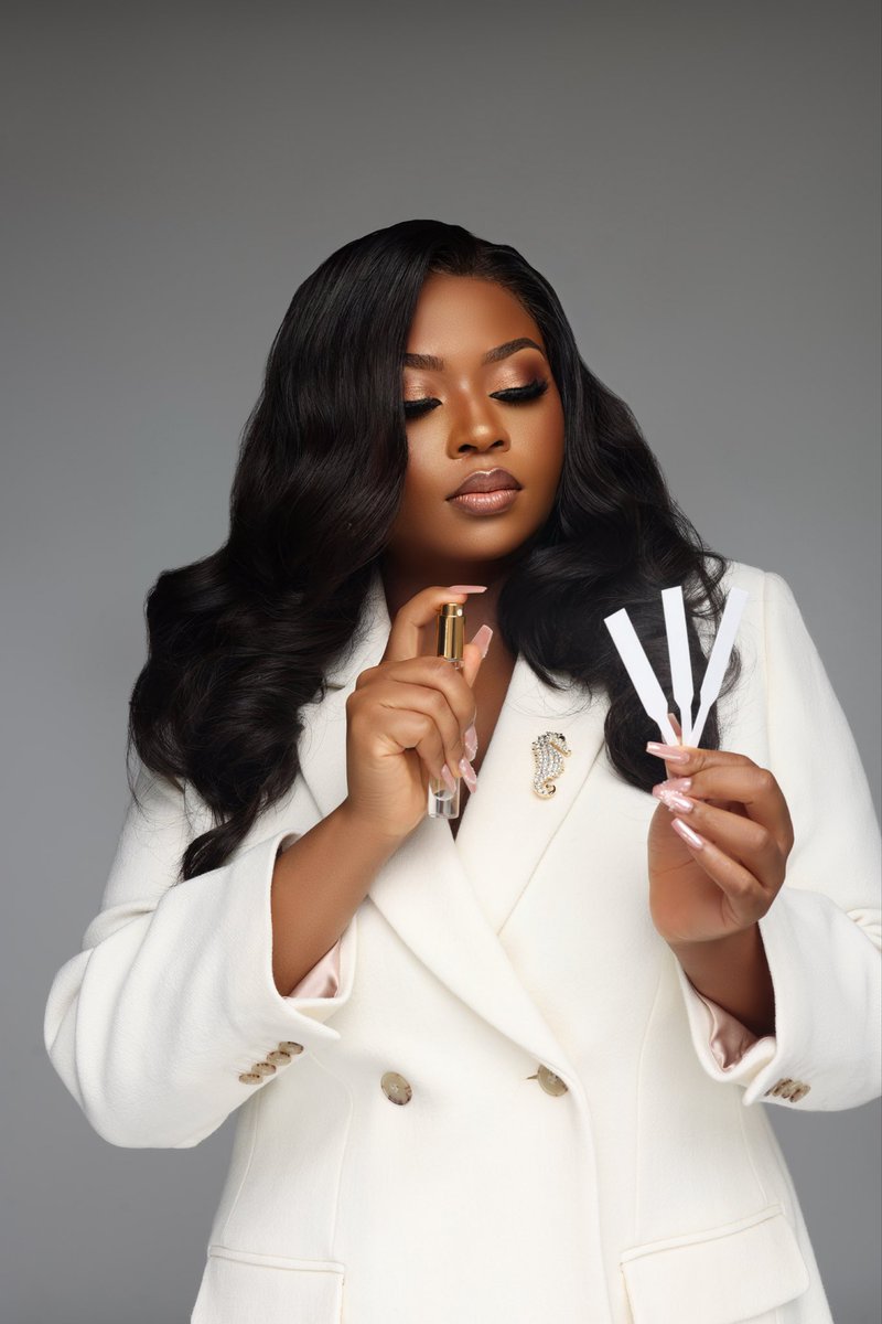 ehi_oz's tweet image. Standing on business forever. Birthday vibes.🎉🎊🌹🎂

#feb24