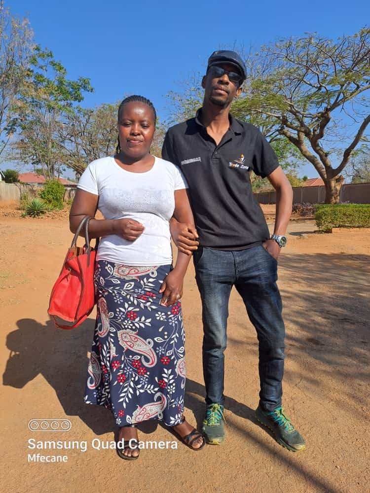 ali_naka's tweet image. All of you who were asking for “Cars”from the Victor CEO yesterday. This is your CEO.  Someone who is wearing clothes from Bhero!! What must happen now ?