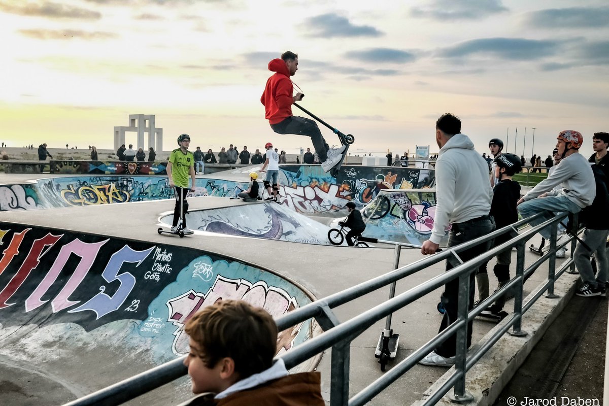 All eyes on me !

#photography #photographie #photo #photooftheday #photographer #photographe #photoreporter #streetphotography #streetphotographer #streetartist #streetartphotography #fujifilmx100v  #skatepark #lehavre #skateparklehavre #trottinettefreestyle