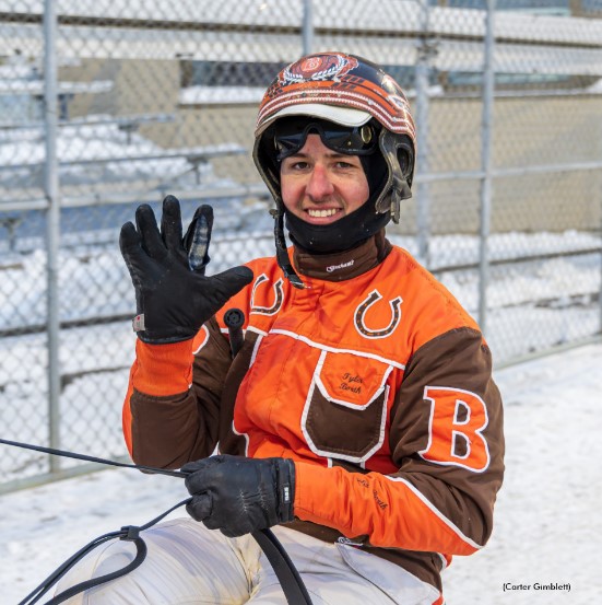 SPECIAL GUEST TONIGHT - Tyler Borth, the new Star!! See fansofhorseracing.com to learn more about Tyler. Can he take over at Mohawk like at the "B" Tracks? Let us know by retweeting.