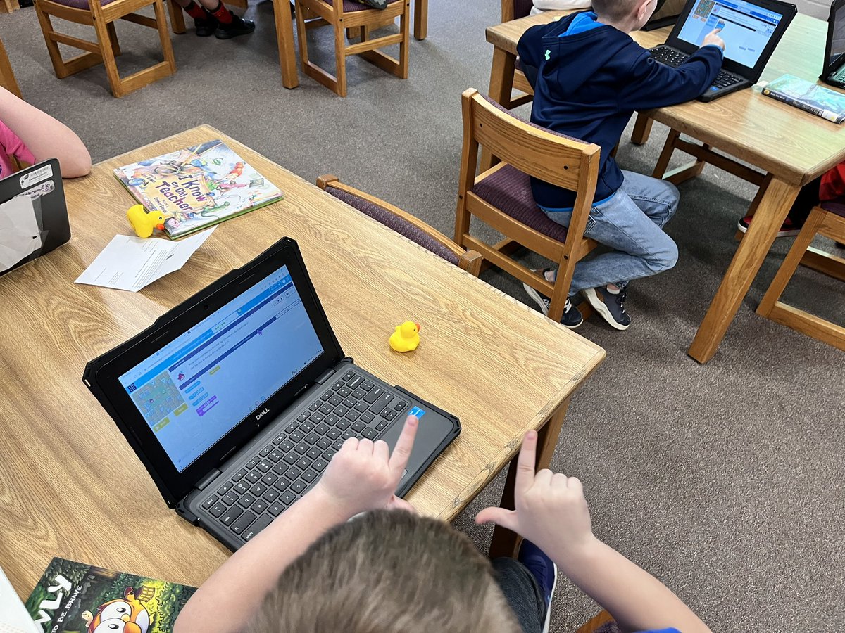 LakesLibrary's tweet image. Love the problem solving the students endure with coding! Their excitement with success is great too ! @marbarwick #ourhcpslibrary