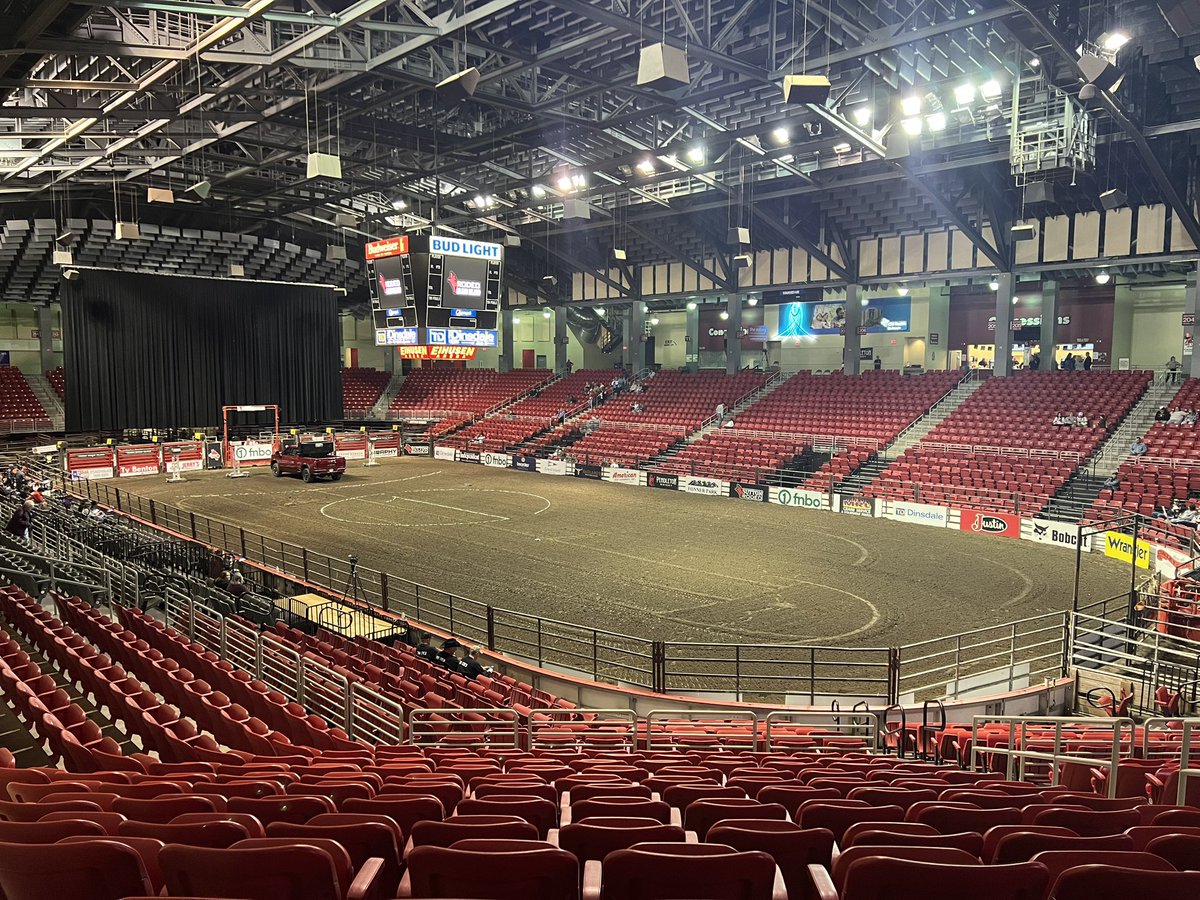MadisonLocal4's tweet image. HAPPENING NOW: The doors just opened at the Heartland Events Center, and fans are getting ready for the PRCA Xtreme Bulls Tour!