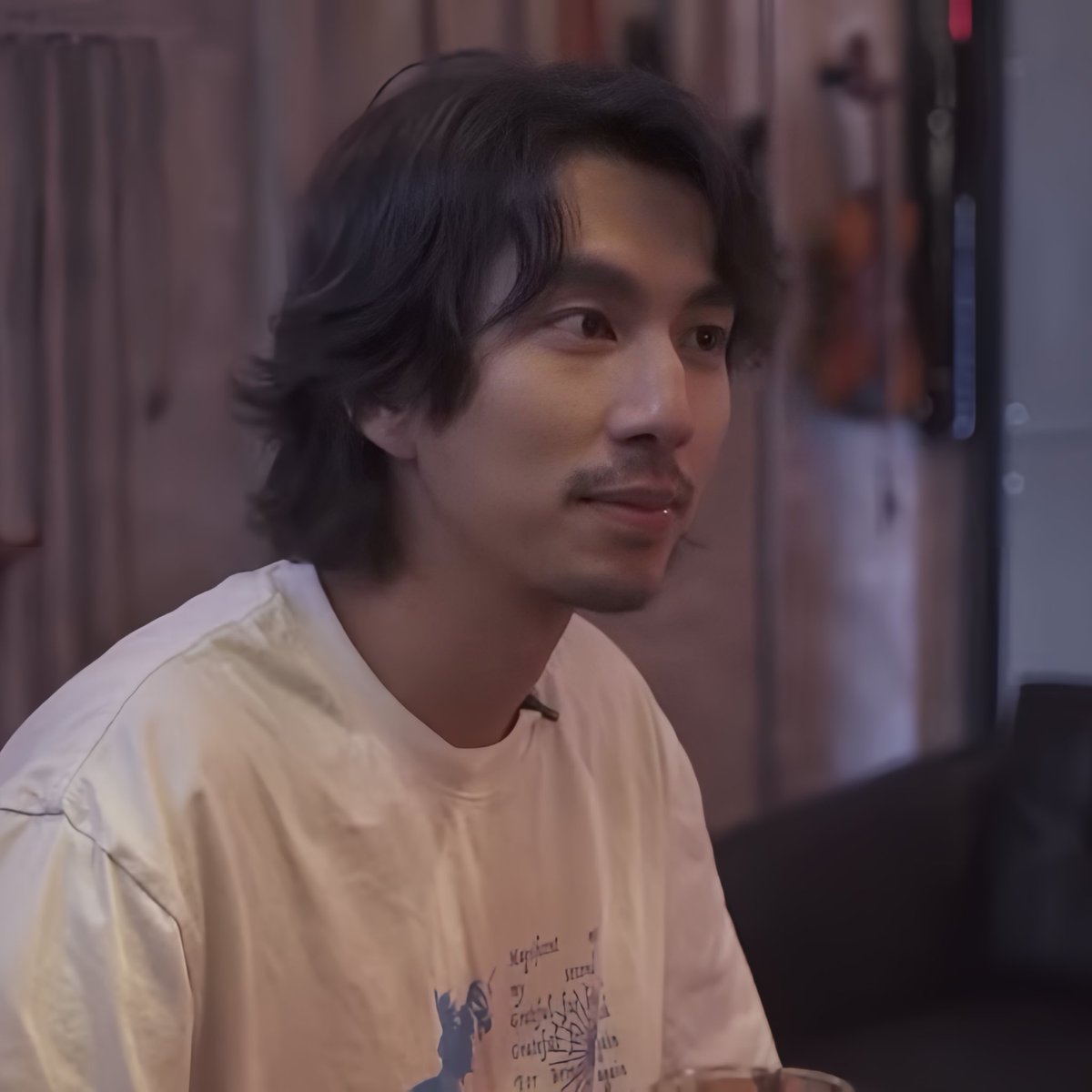 ︎ ︎ ︎
   
        😀        >      😐
 ︎ ︎