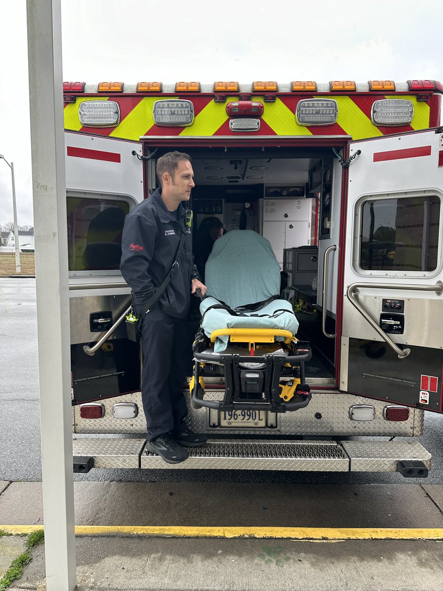 RiddickRobbin's tweet image. Grateful to our presenters for coming out today to share with our students! #careerday #careerexploration #MsRobbinsNest