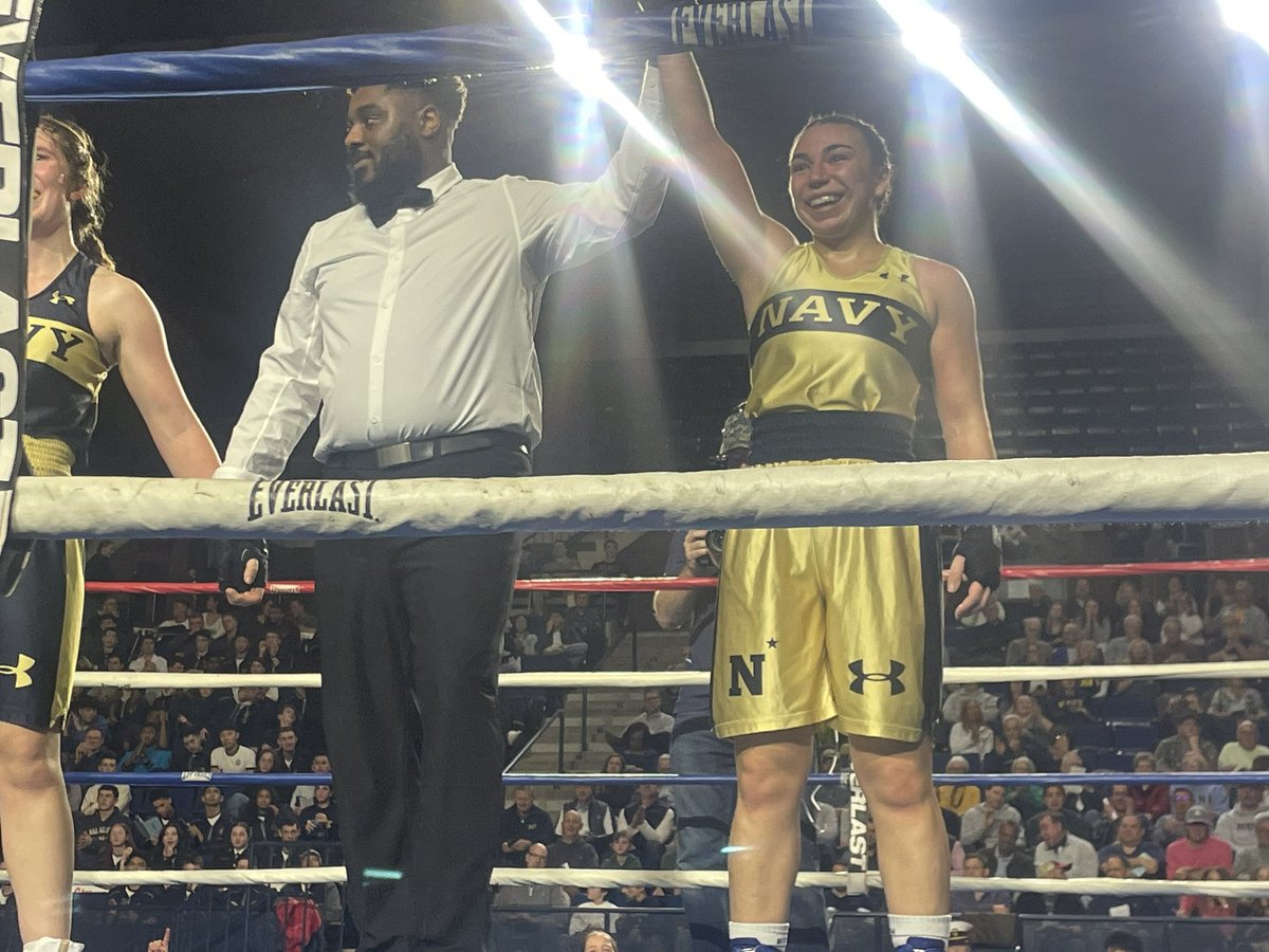 PeteMedhurst's tweet photo. Excellent work from Erin Nicastro Long Island, NY class of 25 wins at 139 #BrigadeBoxing https://t.co/uq9IBgZC8u