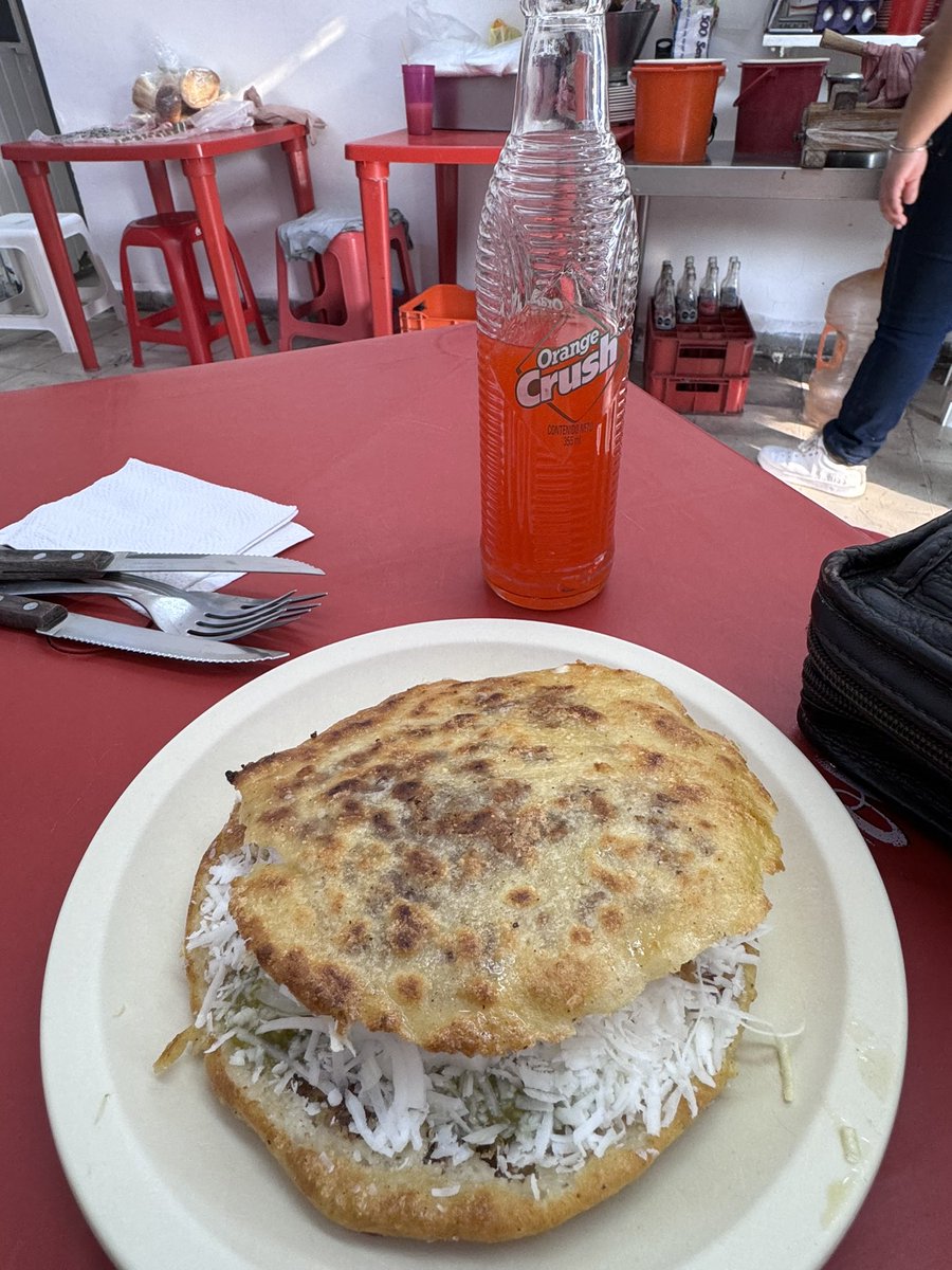 MatamorosGuridi's tweet photo. Una #LittleChubby pal antojo y un #OrageCrush pa la sed…. #Acabaramos https://t.co/uT4XEHxCU1