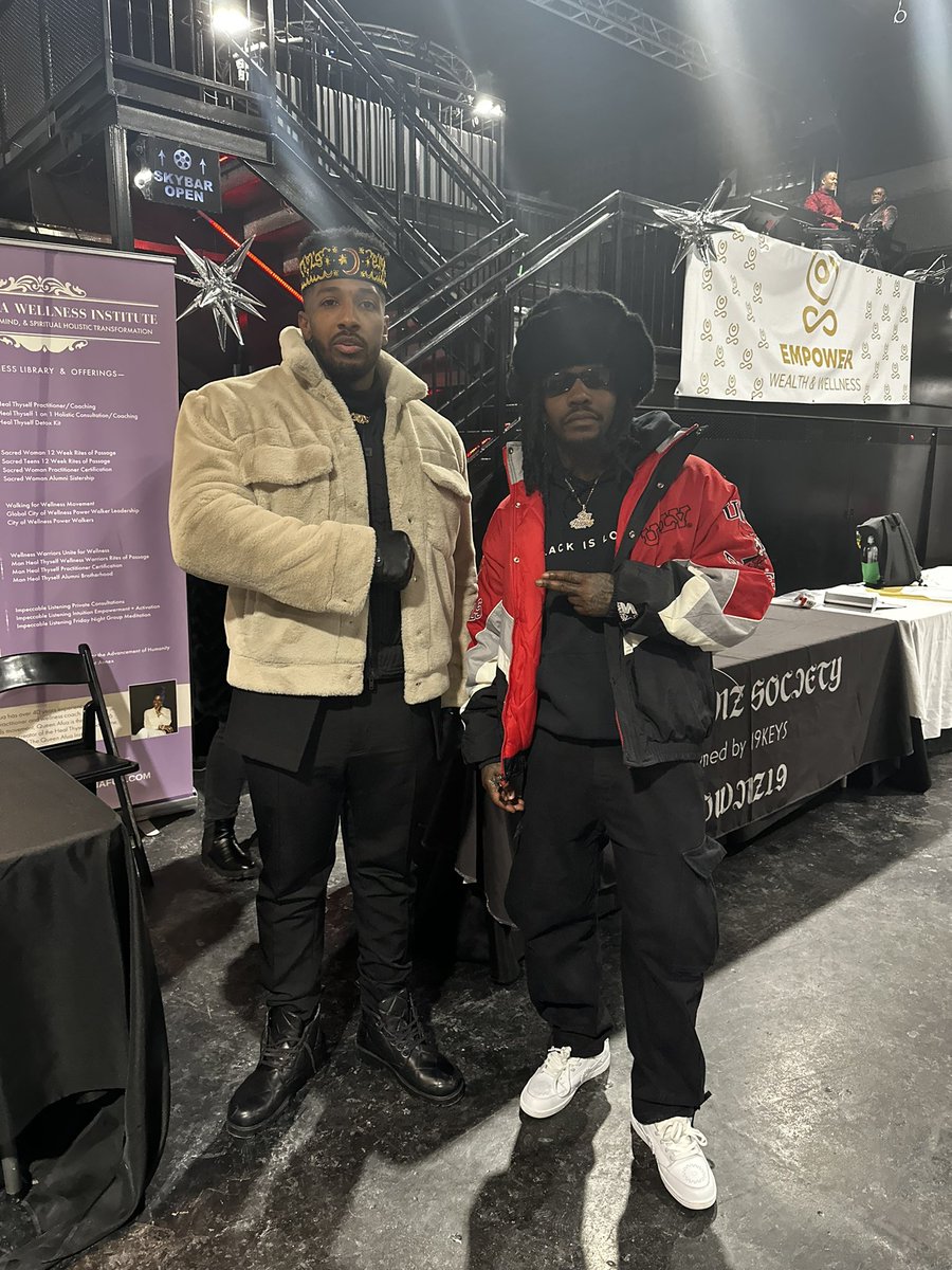 19key_eth's tweet image. I had the opportunity to bless the stage after his speech he gave in Denver !!!! Next day we sat down and had a high level conversation about the importance of Hip Hip, Fatherhood and why we need to keep the focus on principles and not people.