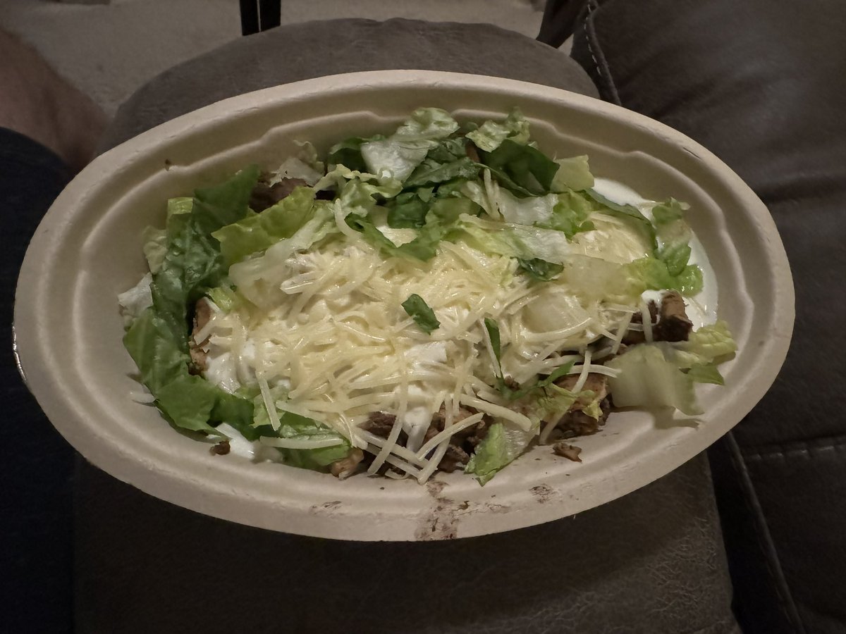 AkShaban89's tweet photo. Hey @ChipotleTweets… y’all rationing? https://t.co/0RzvXKffYv