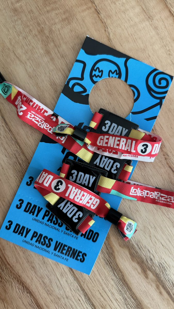 Vendo 2 entradas para el #lollapalooza 3 días $90.000 c/u+estacionamiento $15.000 
<a href="/lollapaloozaar/">Lollapalooza Argentina</a> 
#ticket #entrada #vendo