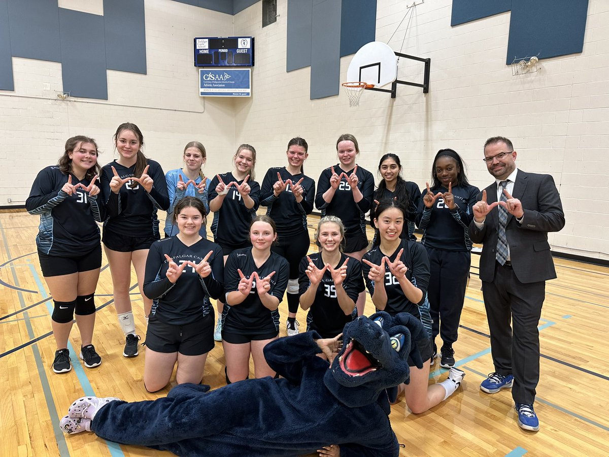 MrsMK2018's tweet photo. So proud of the Senior volleyball team for winning their semi-final today!!! Off to the finals next week!!! Congrats coach  @alimac5 on a great season so far !! @trafalgarcastle #volleyball #community #bannerseason #goTraf #rolldragons https://t.co/O4LDeXJFL5