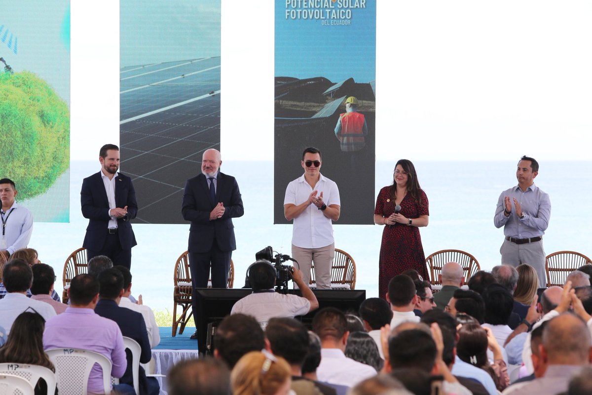 Ecuador se ilumina🌞| En #SantaElena, el presidente <a href="/DanielNoboaOk/">Daniel Noboa Azin</a> encabezó la presentación del primer inventario nacional del potencial solar del país, elaborado por <a href="/RecNaturalesEC/">Ministerio de Energía y Minas Ecuador🇪🇨</a>, <a href="/CELECEPOficial/">Corporación Eléctrica del Ecuador🇪🇨</a>, y con el respaldo de la <a href="/AFD_es/">Agence française de développement Amérique Latine</a>. Se determinaron 7 ubicaciones para proyectos