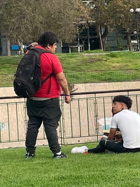 matiburboa's tweet image. ⚠️ URGENTE: DIFUNDIR ⚠️ Este guatón se pasea por el sector oriente con distintos cachorros en pésimo estado. Pide plata para sus cuidados, pero los pellizca y aprieta para que lloren con el objetivo de generar pena. Se mueve por: Orrego Luco, Las Urbinas, Suecia (Providencia). 🆘