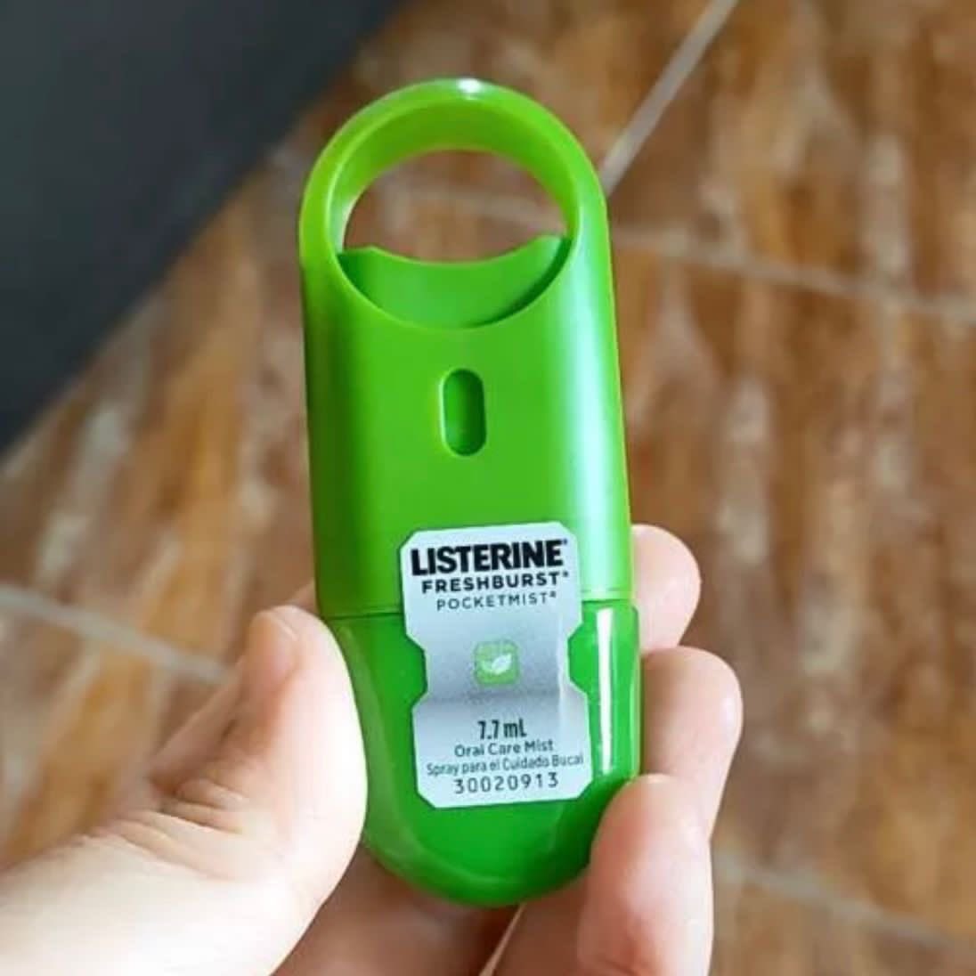 theiceraf's tweet photo. Kenapa la baru tahu wujudnya benda nih! Spray dalam mulut, auto bau mulut hilang terus. Senang pulak tu nak bawa ke mana2, boleh simpan dalam poket jer 🤯😭 https://t.co/xVHGxSdFjX