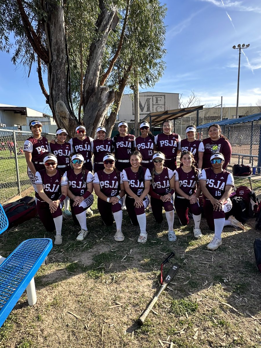 Your Lady Bears defeat Carrizo Springs 12-3! Congrats to <a href="/arieannahdz_11/">Arieanna Hernandez</a> and  <a href="/garza_aubrey13/">Aubrey Garza</a> for going yard! 💣🥎