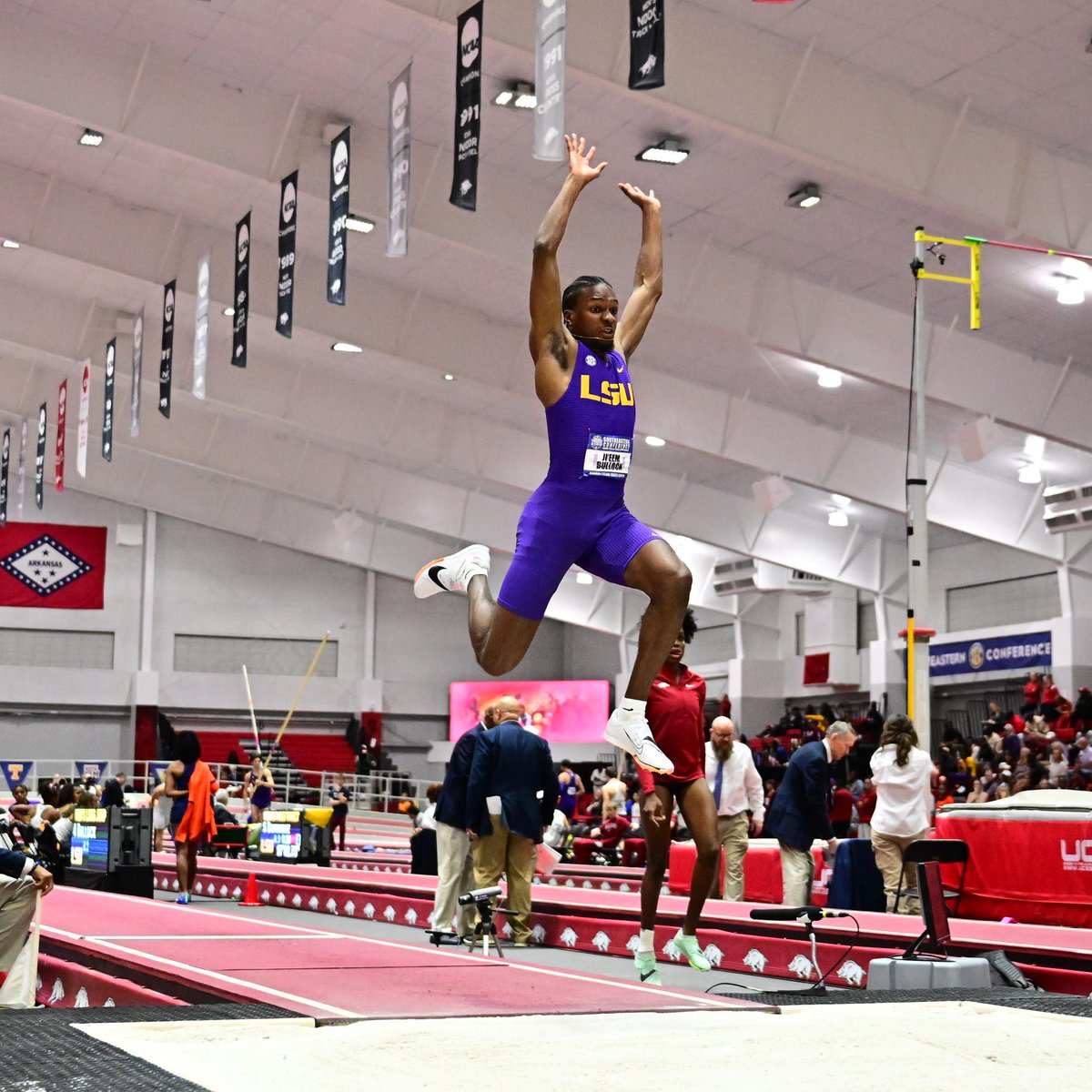 𝐌𝐞𝐧'𝐬 𝐋𝐨𝐧𝐠 𝐉𝐮𝐦𝐩

Ji'eem Bullock (<a href="/BullockJieem/">Jieem Bullock</a>) takes 6th place with a leap of 7.66 meters (25' 1.75") to earn 3 points for the Tigers!

#GeauxTigers | 📊 lsul.su/SECIndoorLR24