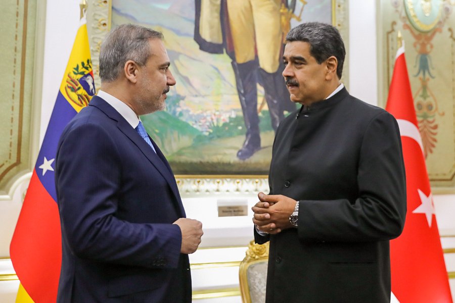 NicolasMaduro's tweet photo. Excelente reunión con el Canciller de Türkiye Hakan Fidan. Con la hermana nación de Türkiye estamos consolidando una amistad fuerte con una agenda de trabajo ardua, acuerdos concretos y logros tangibles que en la acción y la práctica son por el bienestar compartido para nuestros pueblos. Seguimos juntos este camino.