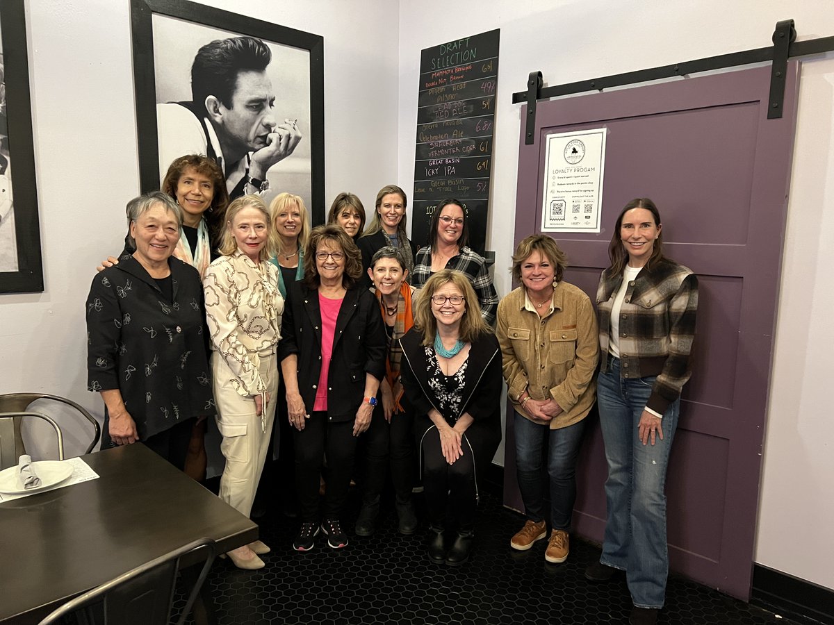 Exchanging ideas, renewing friendships. 🙌 Reno
Business leaders in the International Women's Forum Nevada gathered in a casual setting to consider ways to empower women in business and philanthropy. It seems like we get a lot done on these fun occasions!
<a href="/IWFglobal/">International Women's Forum</a> <a href="/CherylABC7/">Cheryl Jennings</a>