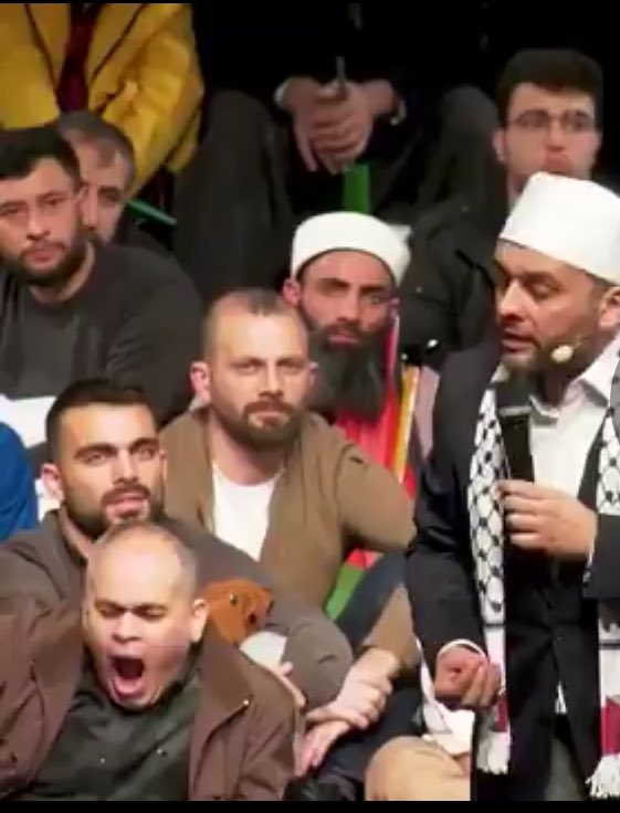 befreebuddy's tweet photo. Dayı gibiyim yorgun uykulu ama anda da olmalıyım. https://t.co/ccw1o2D6bX