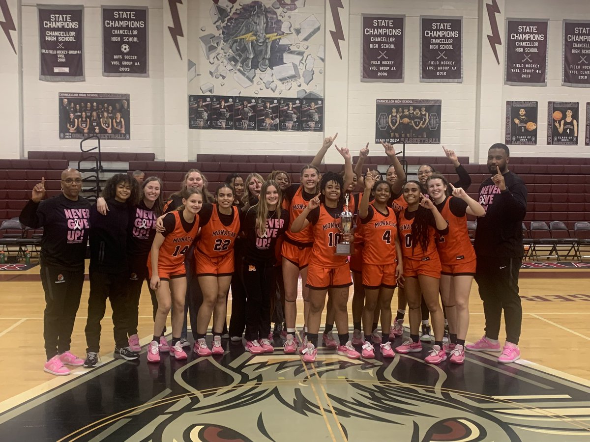 🏆REGION 4B CHAMPS🏆 #Monacan 90 #Chancellor 53 🔥Lila Donnelly 27pts, 6rbs 🔥Trinity Jones 20pts, 8rbs 🔥Amirah Washington 19pts, 6rbs 🔥Zofia Enriquez 10pts, 5rbs The Chiefs are 20-5! 🏀🧡 #CHIEFPRIDE #rvaW @cfieldsports