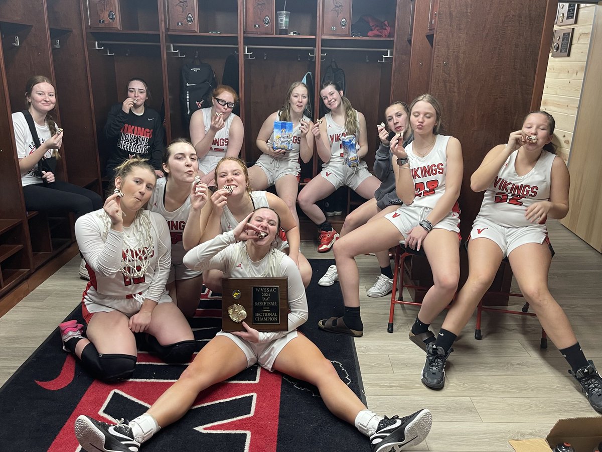 It is sectional championship celebration time for the Vikings with doughnuts 🍩 in the locker room 🏀🏆❤️🖤🎉 ⁦<a href="/PetersburgHS/">Petersburg HS WV</a>⁩ ⁦<a href="/PHSMathmagician/">Mr. Webster</a>⁩ ⁦<a href="/ColawSamantha/">Samantha Colaw</a>⁩