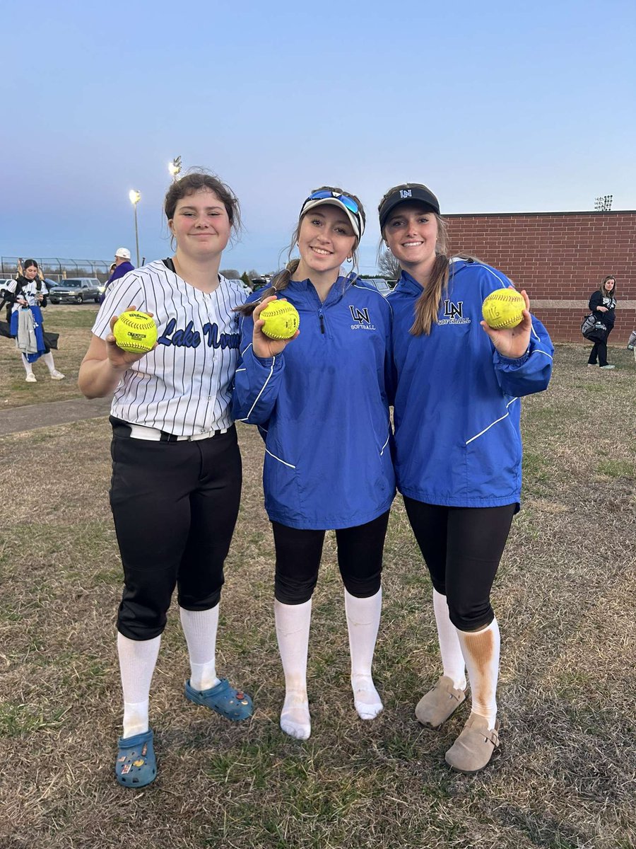 owolf2026's tweet photo. First 💣 of the season!!! Hit a 3 run homerun and won the game 4-0. Along with a shutout in the ⭕️ with 6 strikeouts!! Shoutout to @vivibilliardsb  and @madi_sb2027 for hitting 💣💣💣 tonight too!! @thelakesb @jonas_cardinals @Gm4Sports @CoastRecruits @SBRRetweets https://t.co/FfPHGIlrNB
