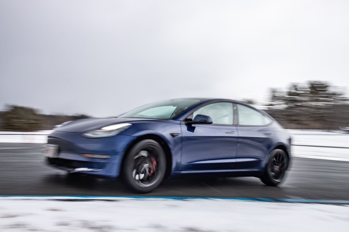 @TOCNewEngland @tesla @MountainPassEV @limerockpark #model3 #model3performance Handling very well on her new Mountain Pass sports coil overs at SCDA Winter Car Control Clinic at Lime Rock Park