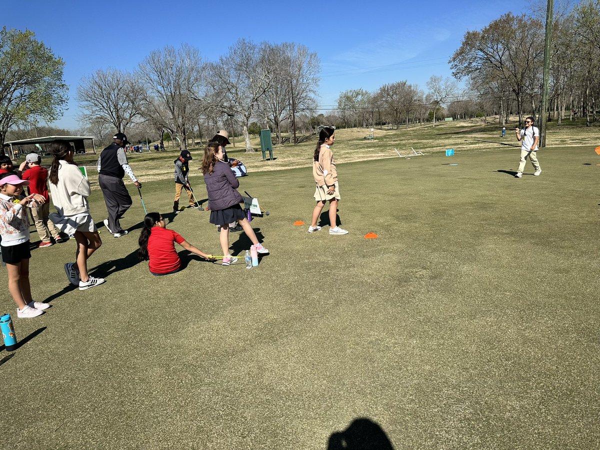 Today was a great day for @HISD_HPE Annual Golf. The students did great and our champions are ready for th @TFTGreaterHou ! #championschallenge @PineyElem @KateBellES @HelmsDLSchool @loveelementary1 .