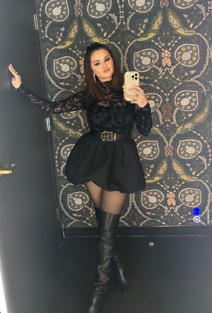 SelenaFanClub's tweet photo. Selena is keeping us up late tonight because she’s on @JimmyKimmelLive at 11:35p ET ♥️ https://t.co/QfUCJtRvLM