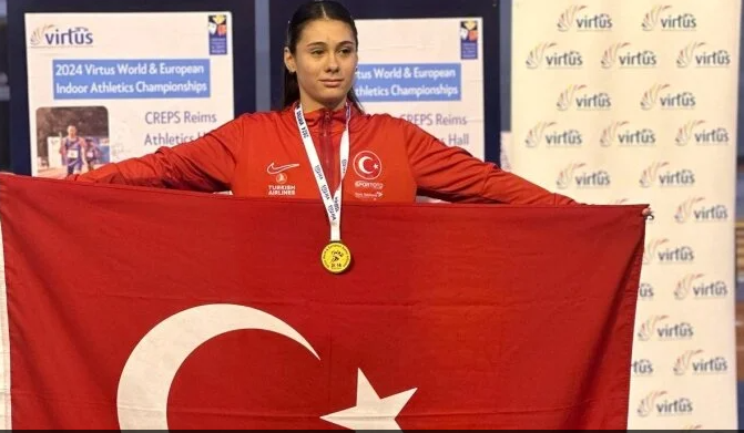Pppppp4455's tweet photo. Aysel Önder dünya rekoruyla altın madalya kazandı!

Salon Atletizm Şampiyonası'nda yarışan Aysel Önder, dünya rekoru kırarak altın madalya kazandı. https://t.co/2IwjL0y6p9