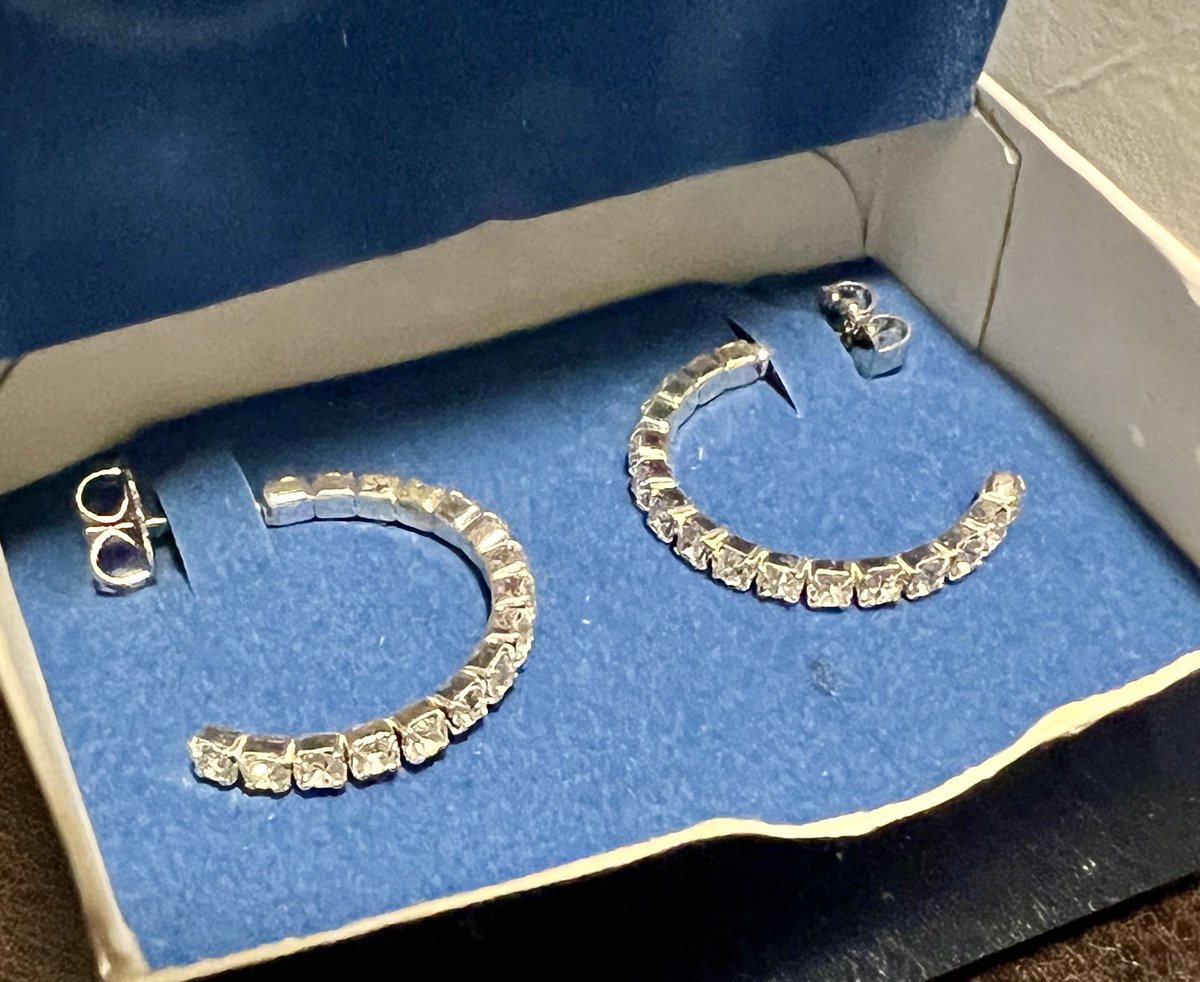 TeriE's tweet photo. VINTAGE #AvonJewelry Open Hoop #Earrings #Crystals #Rhinestones NEW Silver Tone #Pierced FREE SHIP 

#AvonFashion #AVON #HoopEarrings #simulateddiamonds #jewelry #vintagejewelry #vintageavon #accessories #ebayfinds #giftsforher #giftsformom #ebayfinds

 https://t.co/9OZLU33mbb https://t.co/3DKXZ45E5A