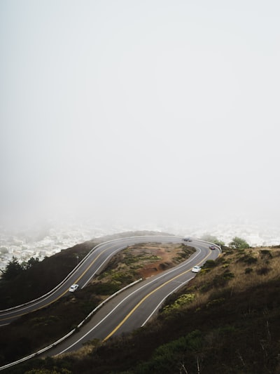 Aaron Lee ©️ Unsplash |  #photography #travelphotography #tippertrucks #dumptrucks #jewelrysupplies #asphalt #pickuptrucks