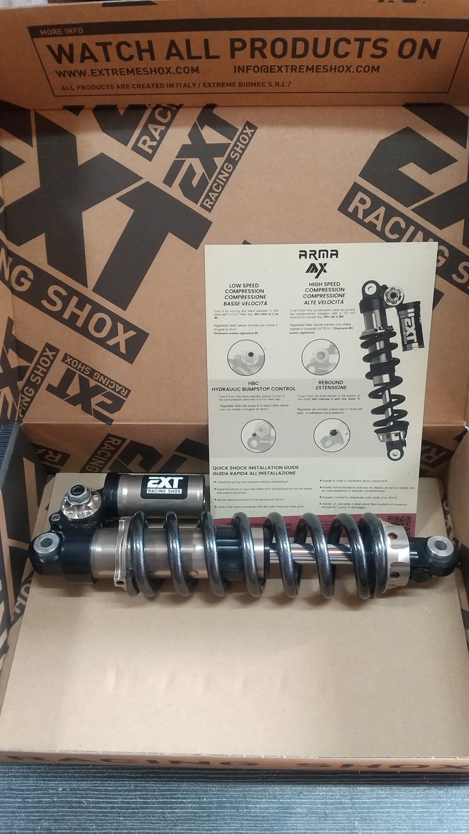 TakahashiRS's tweet image. #サーロン #LightBee 専用 #EXTRacingShox ARMA MX
当店展示試乗車に装着していたものですが、車両をレンタルとして貸し出す為にノーマルに戻したので、販売します。
使用時間2時間弱となります。
勿論正規品となります。
販売価格¥132,000-