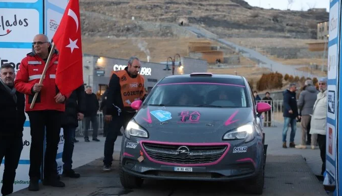 Pppppp4455's tweet photo. 2024 Türkiye Ralli Şampiyonası başladı!!

Petrol Ofisi Maxima 2024 Türkiye Ralli Şampiyonası'nın ilk yarışı, Kars'ta başladı. https://t.co/yOZnUp7AKG