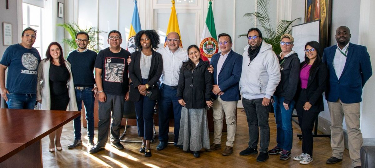 SunnetZipaquira's tweet photo. Nuestra junta directiva @SunnetZipaquira tuvo una sincera reunión con el alcalde de @FabianMRojas. Propusimos construir confianza y trabajar duro para recuperar a #Zipaquirá. Un #BuenGobierno garantiza las mejores condiciones al servidor público, y así, a todos los Zipaquireños. https://t.co/4MQ1pnirhU
