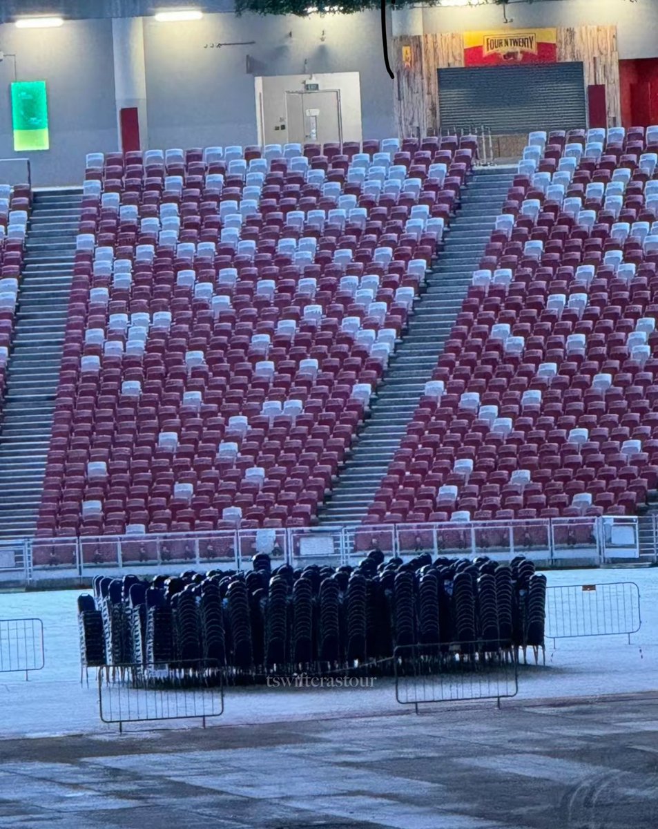 TSTheErasTourSG's tweet image. 📸 | National Stadium is starting to get ready for The Eras Tour Singapore! #SingaporeTSTheErasTour