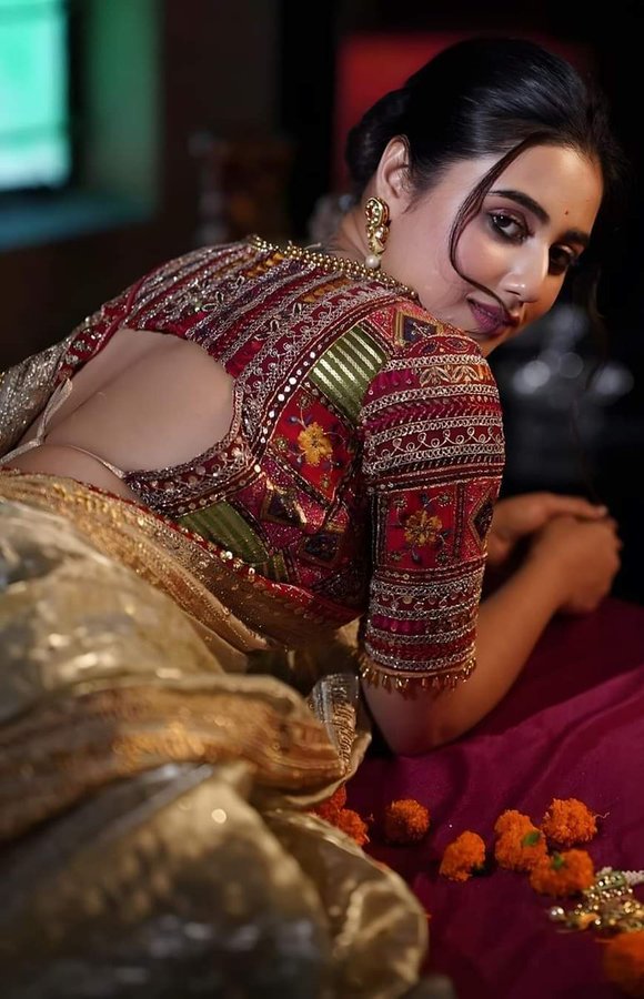 GHEXFlaXkAAnGgW?format=jpg&name=900x900