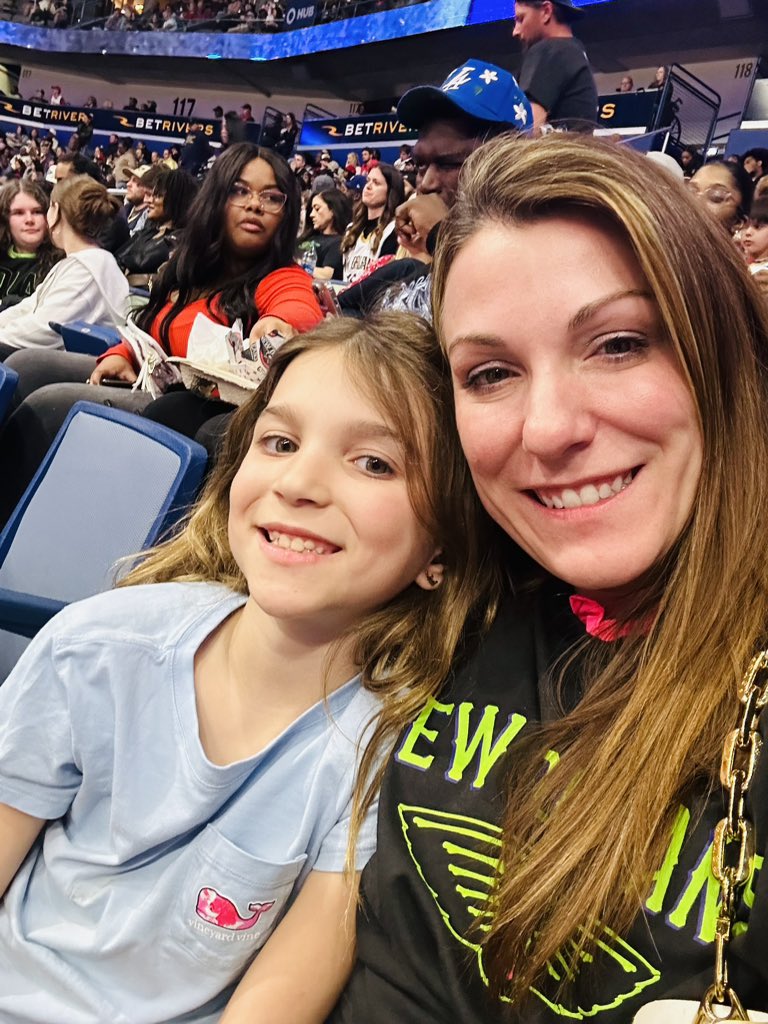 RPC21's tweet photo. #pelicans #pelicansgameday https://t.co/RmQr3HRqtE