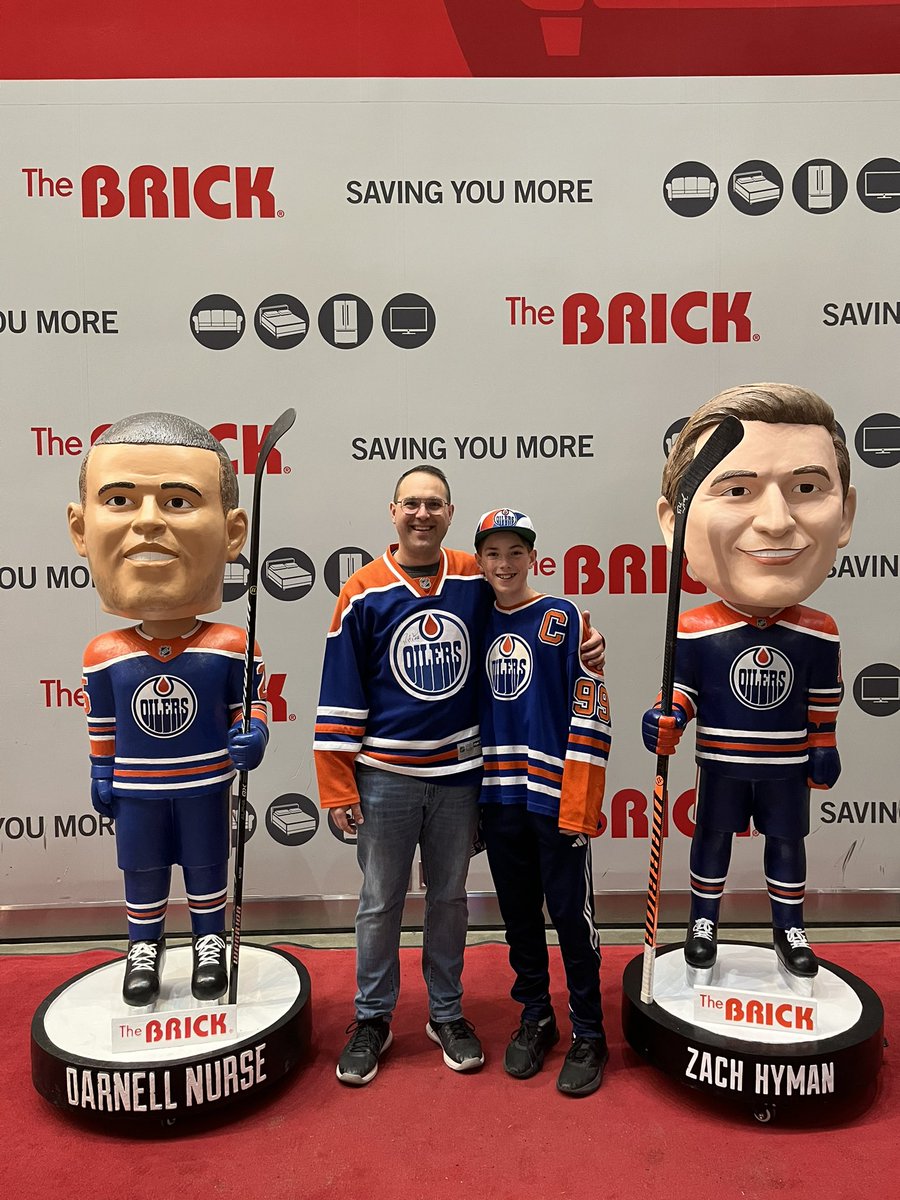 regstyler's tweet photo. Livin’ the dream with my boy! #brickbestseats @EdmontonOilers @TheBrick https://t.co/U6YlYiRtdU