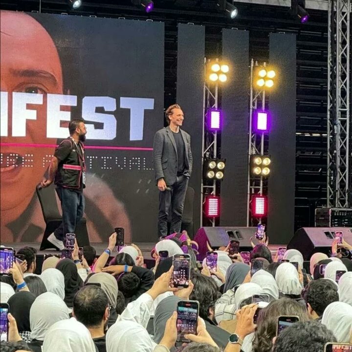 maryensenada's tweet photo. Comfest Kuwait 2024
The Arena Kuwait
#TomHiddleston #Comfest #Loki #LokiSeason2 #ArenaKuwait #Kuwait #Hiddlesfan #HiddlesArgentina🇦🇷 https://t.co/P9OF011aAo