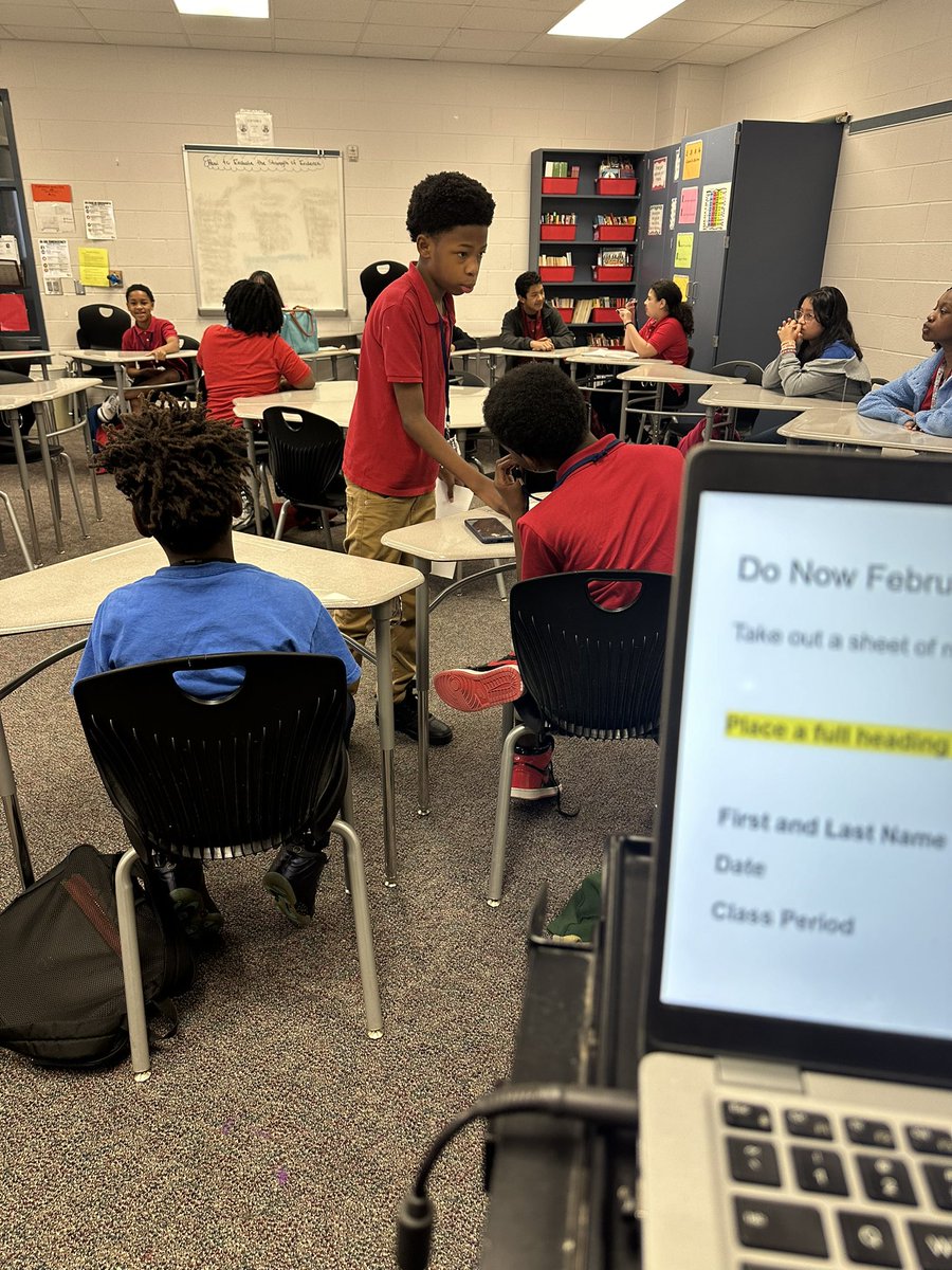 RMalyMalv's tweet photo. Today was a great day @SISBPatriots 100% engagement, 100% turned in all assignments, and one young man took it upon himself to explain the assignment to others! https://t.co/AVrxPiJn6F