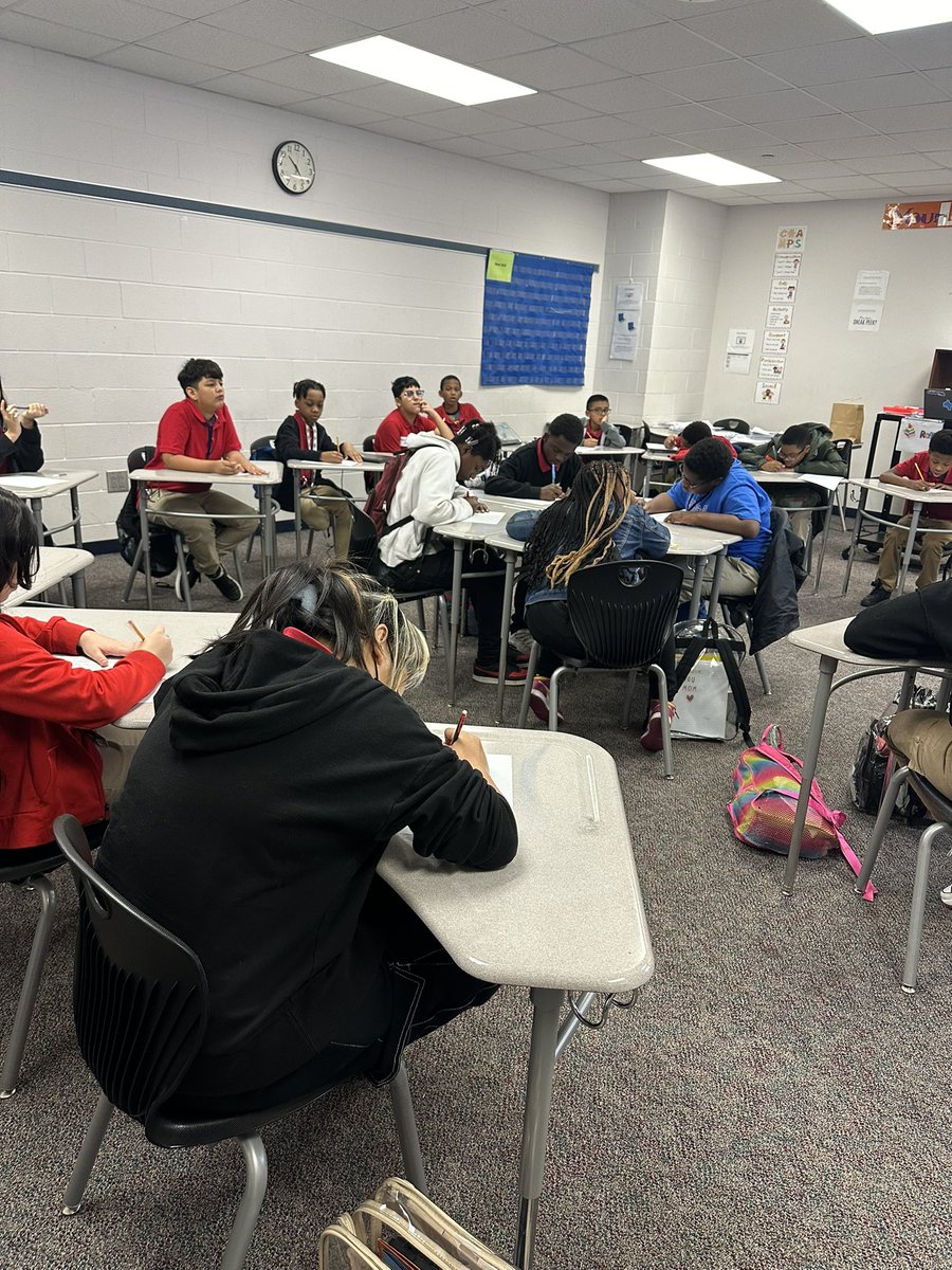 RMalyMalv's tweet photo. Today was a great day @SISBPatriots 100% engagement, 100% turned in all assignments, and one young man took it upon himself to explain the assignment to others! https://t.co/AVrxPiJn6F