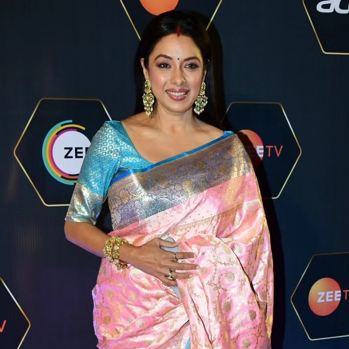 Rupali Ganguly, radiant as ever, stuns on the red carpet of Dadasaheb Phalke International Film Festival Awards, bags the Best Actress in a Television Role Award for Anupama! Her stellar performance and undeniable talent shine through, making her a true star of the small screen