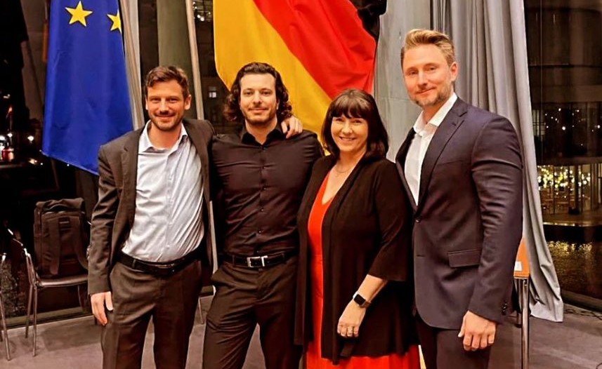 moonypto_com's tweet image. #HeatCore and #Terahash brought the #Whatsminer Bitcoin  mining machine and HeatCore HS20 water cooling system to the German Parliament for the first time, introduced what #Bitcoin is, Bitcoin and ESG, Bitcoin as an energy infrastructure, Opportunities in Germany.