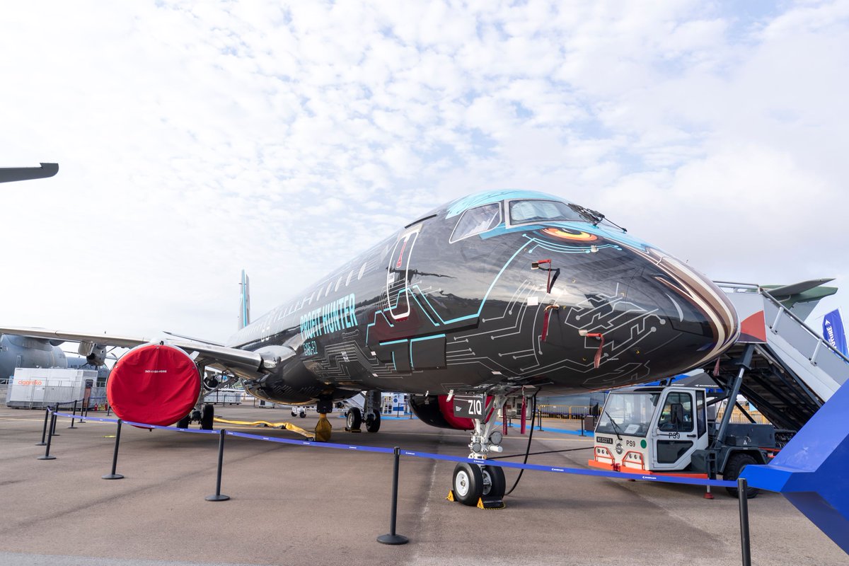 #SGAirshow2024 saw an impressive line up of engineering wonders on exhibit, including COMAC's C919, @starluxairline's @Airbus A330neo, and @embraer's E195-E2. Each aircraft is a showcase of the ecosystem's collaboration to bring people together.